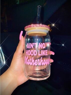 Aint No Hood Like Motherhood Libbey Glass Tumbler with straw